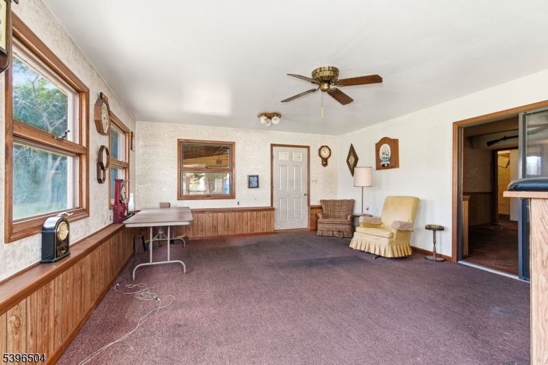10 Red Oak Way Bridgewater, NJ 08807 - Photo 21 of 30 a living room with furniture two window and a table