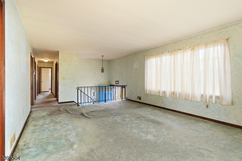 10 Red Oak Way Bridgewater, NJ 08807 - Photo 5 of 30 an empty room with windows