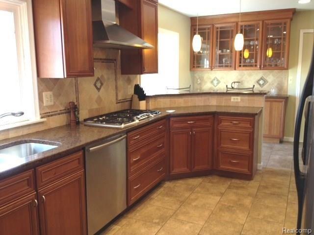 1591 Kingsmere Circle Rochester Hills, MI 48309 - Photo 4 of 18