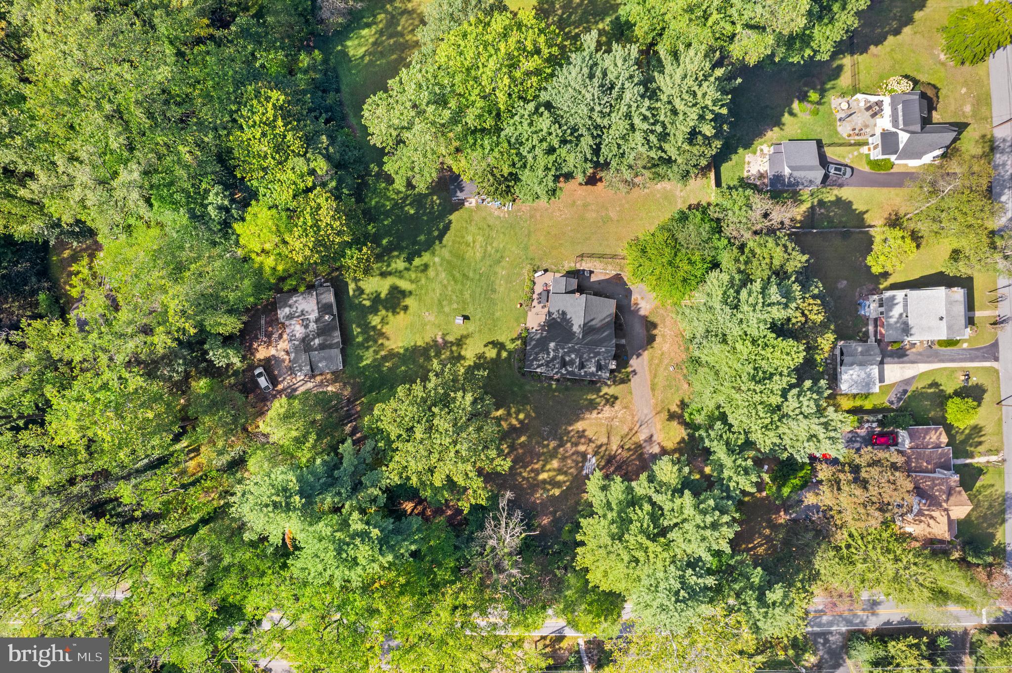 225 Fox Road Media, PA 19063 - Photo 4 of 12 a picture of flowers