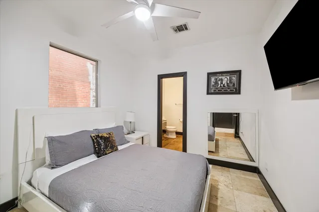 $490,000 | 908 Hutchins Street, Houston, TX 77003