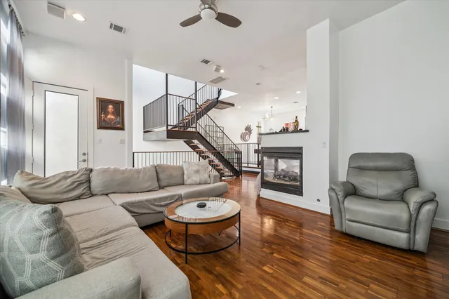 $490,000 | 908 Hutchins Street, Houston, TX 77003