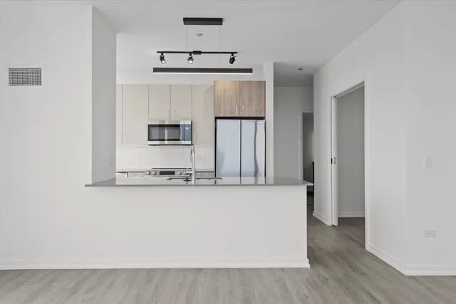 $3,899 | 808 North Cleveland Avenue, Unit 2101, Chicago, IL 60610