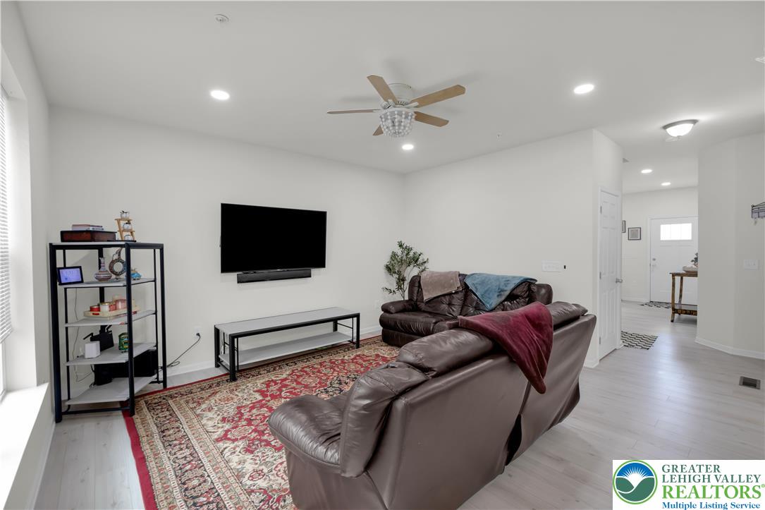4816 Daisy Road Allentown, PA 18104 - Photo 13 of 38