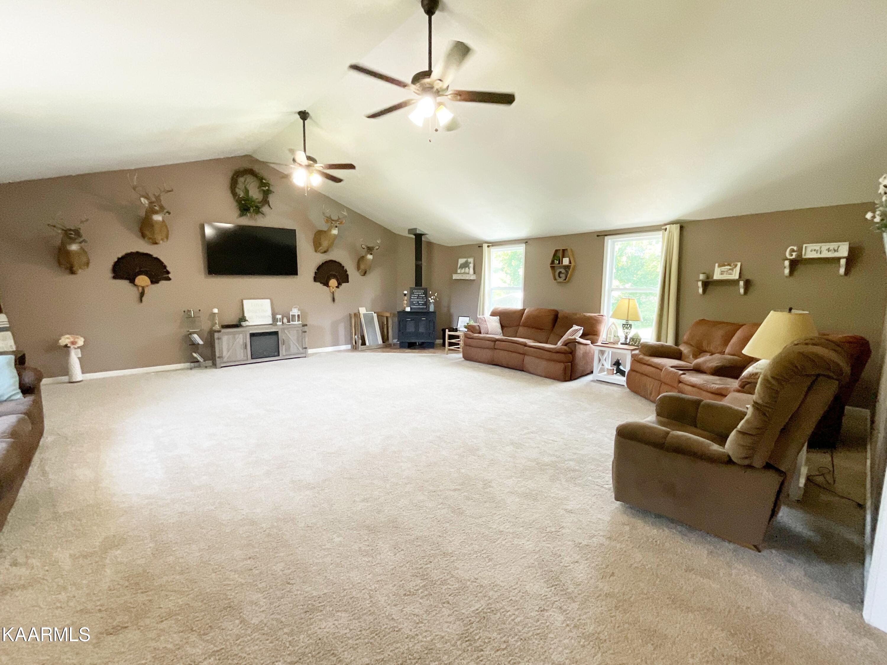 1509 Floyd Road Sevierville, TN 37876 - Photo 3 of 23 Living room