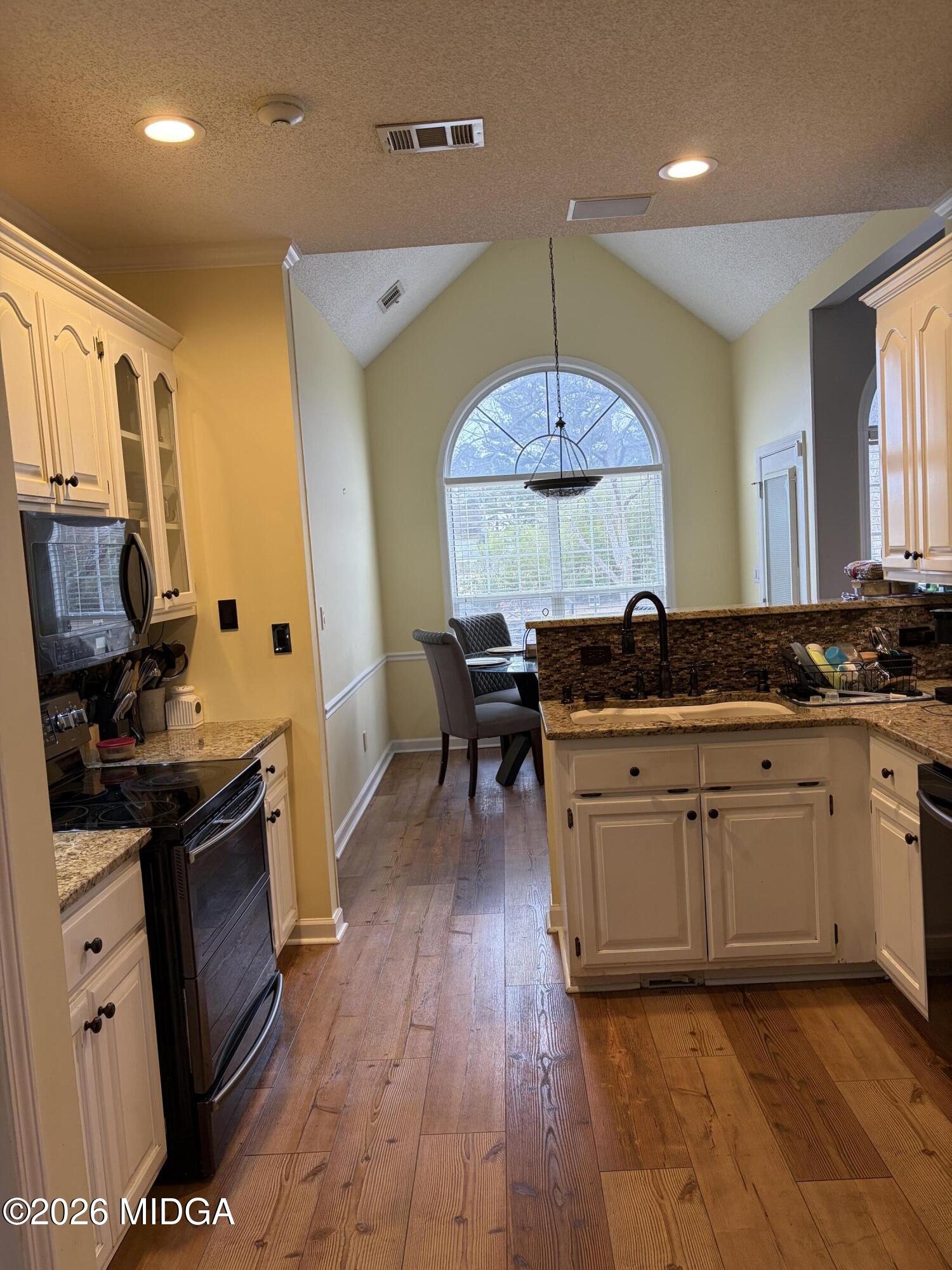 123 Hudson Way Macon, GA 31216 - Photo 16 of 22 123 kicthen