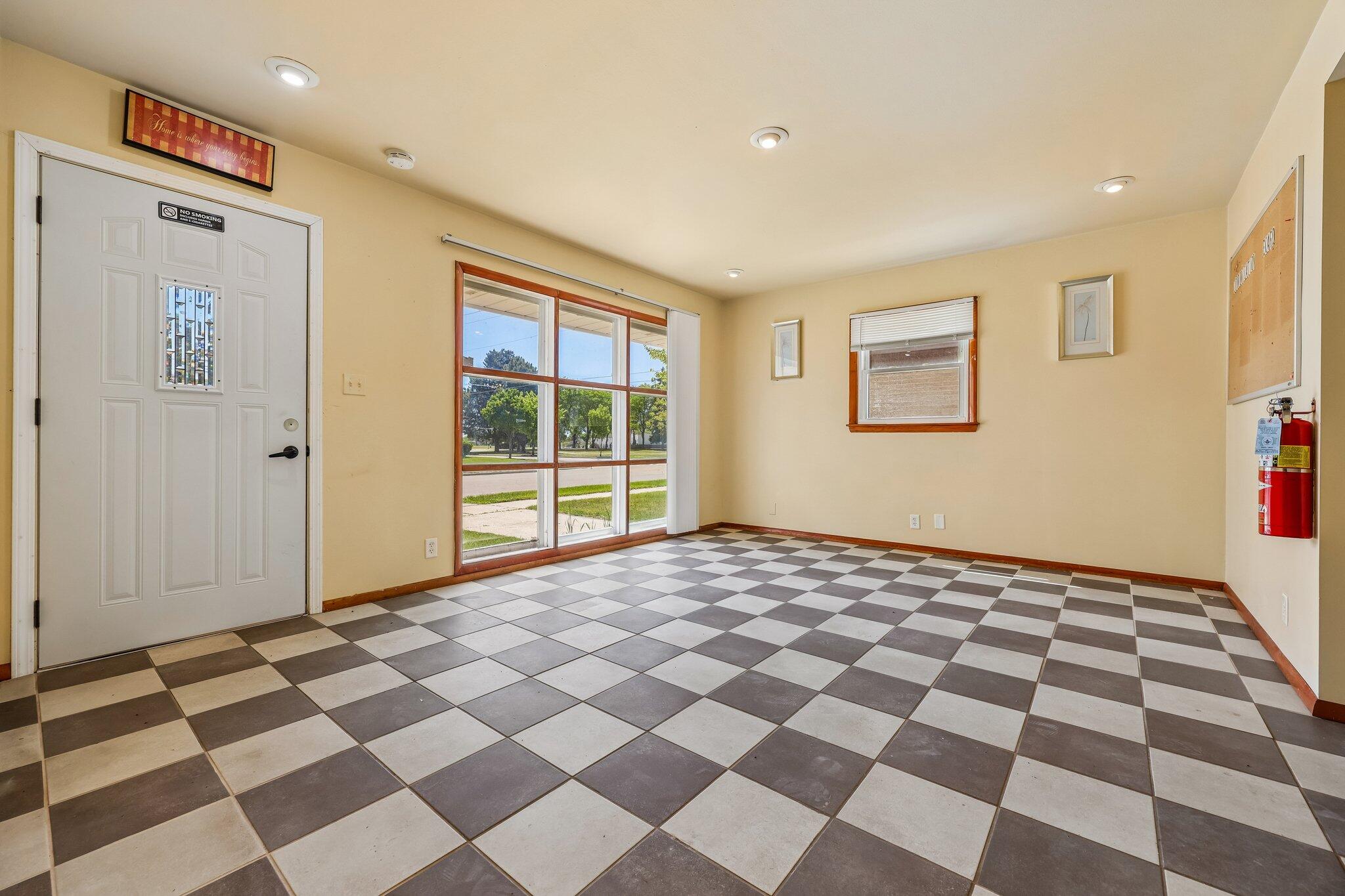 1708 Arcturus Avenue Racine, WI 53404 - Photo 6 of 23 Living RM