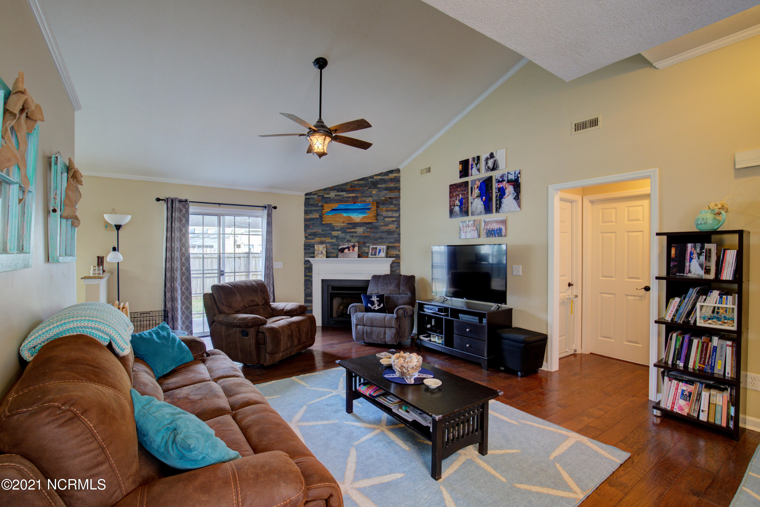 307 Dapper Dan Drive Sneads Ferry, NC 28460 - Photo 11 of 35 307 Dapper Dan - Interiors_21