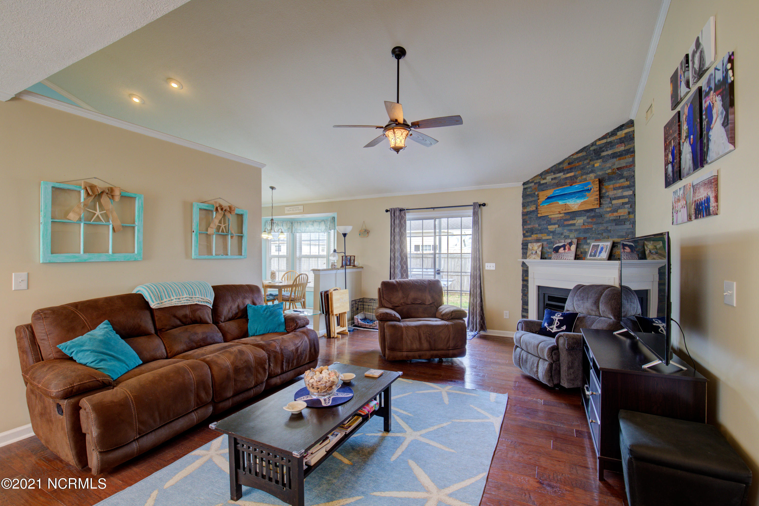 307 Dapper Dan Drive Sneads Ferry, NC 28460 - Photo 12 of 35 307 Dapper Dan - Interiors_22