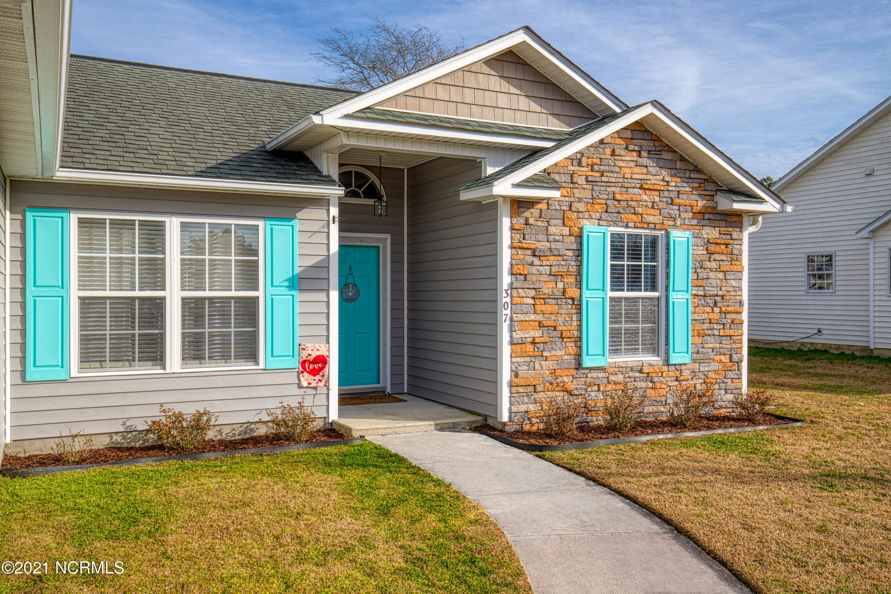 307 Dapper Dan Drive Sneads Ferry, NC 28460 - Photo 2 of 35 307 Dapper Dan - Interiors_4 copy