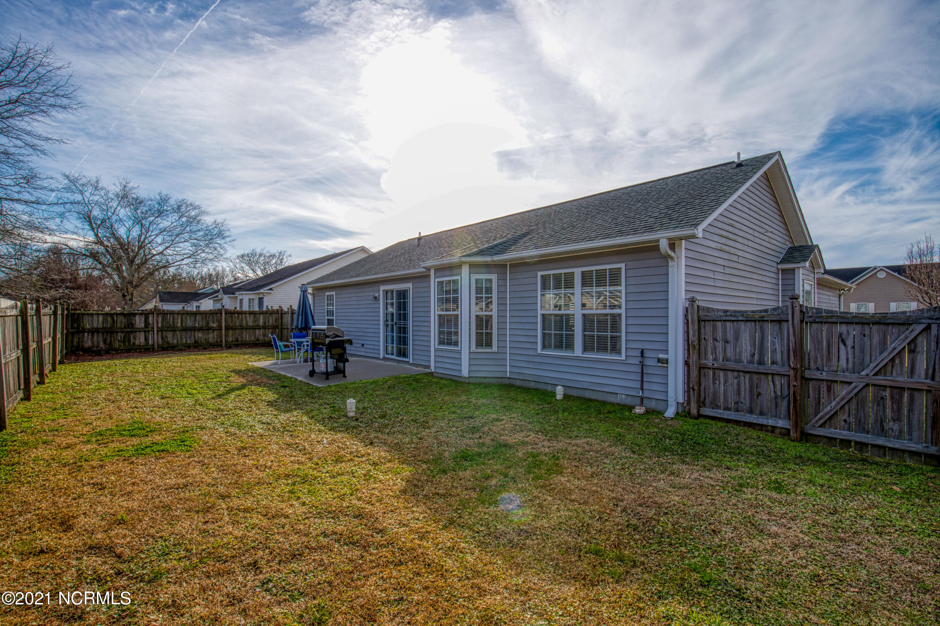 307 Dapper Dan Drive Sneads Ferry, NC 28460 - Photo 24 of 35 307 Dapper Dan - Interiors2