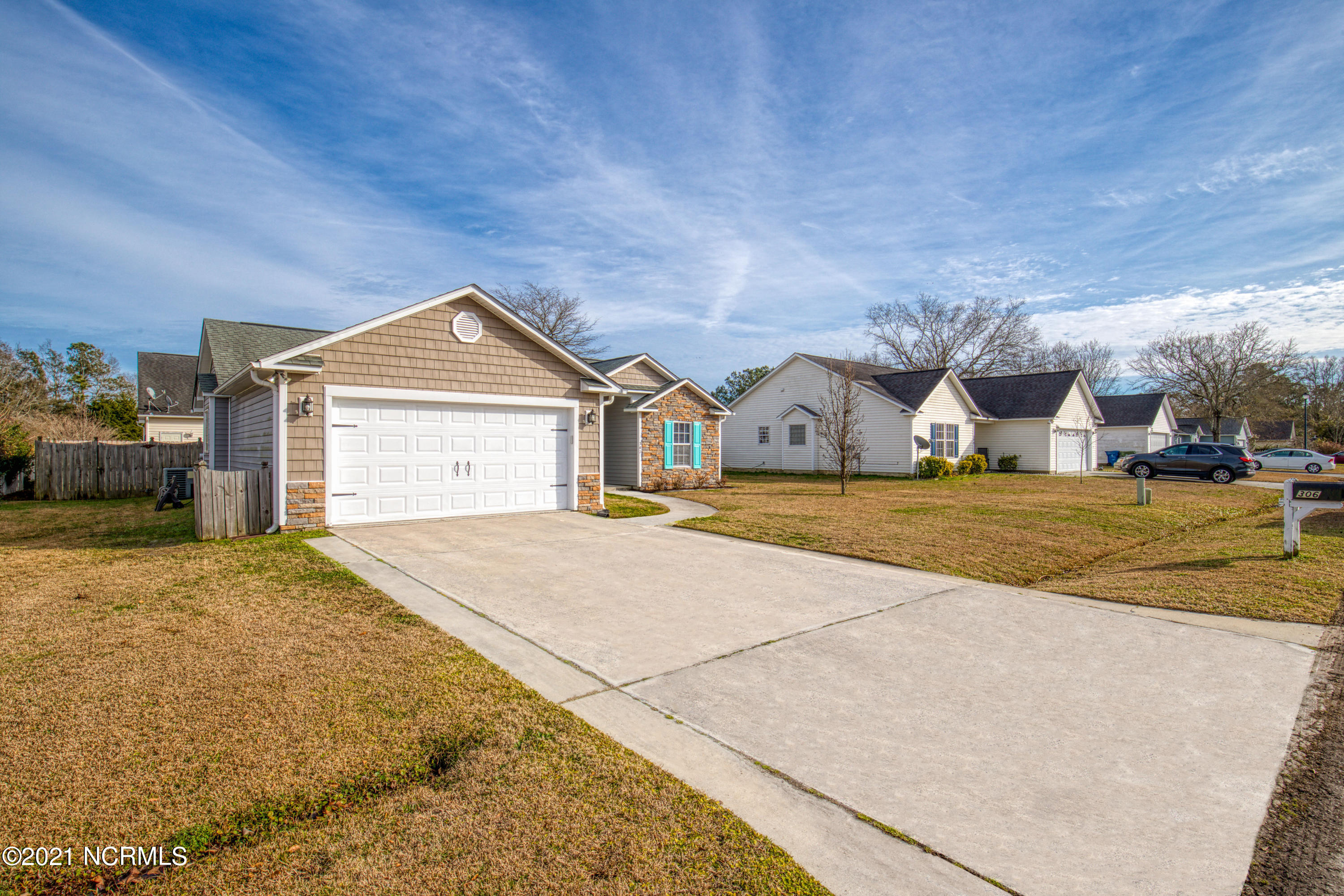 307 Dapper Dan Drive Sneads Ferry, NC 28460 - Photo 3 of 35 307 Dapper Dan - Interiors_5 copy