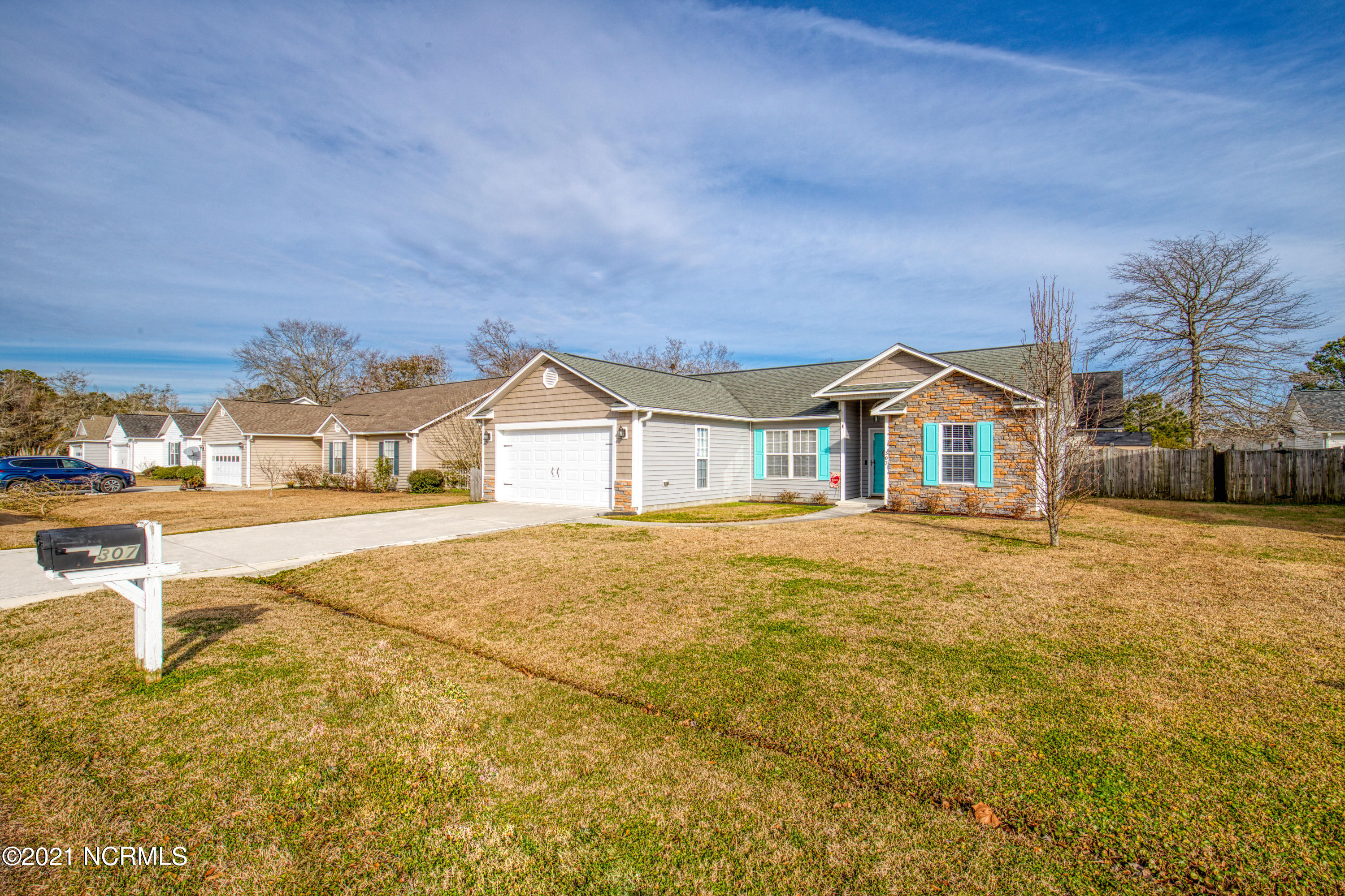 307 Dapper Dan Drive Sneads Ferry, NC 28460 - Photo 4 of 35 307 Dapper Dan - Interiors_6 copy