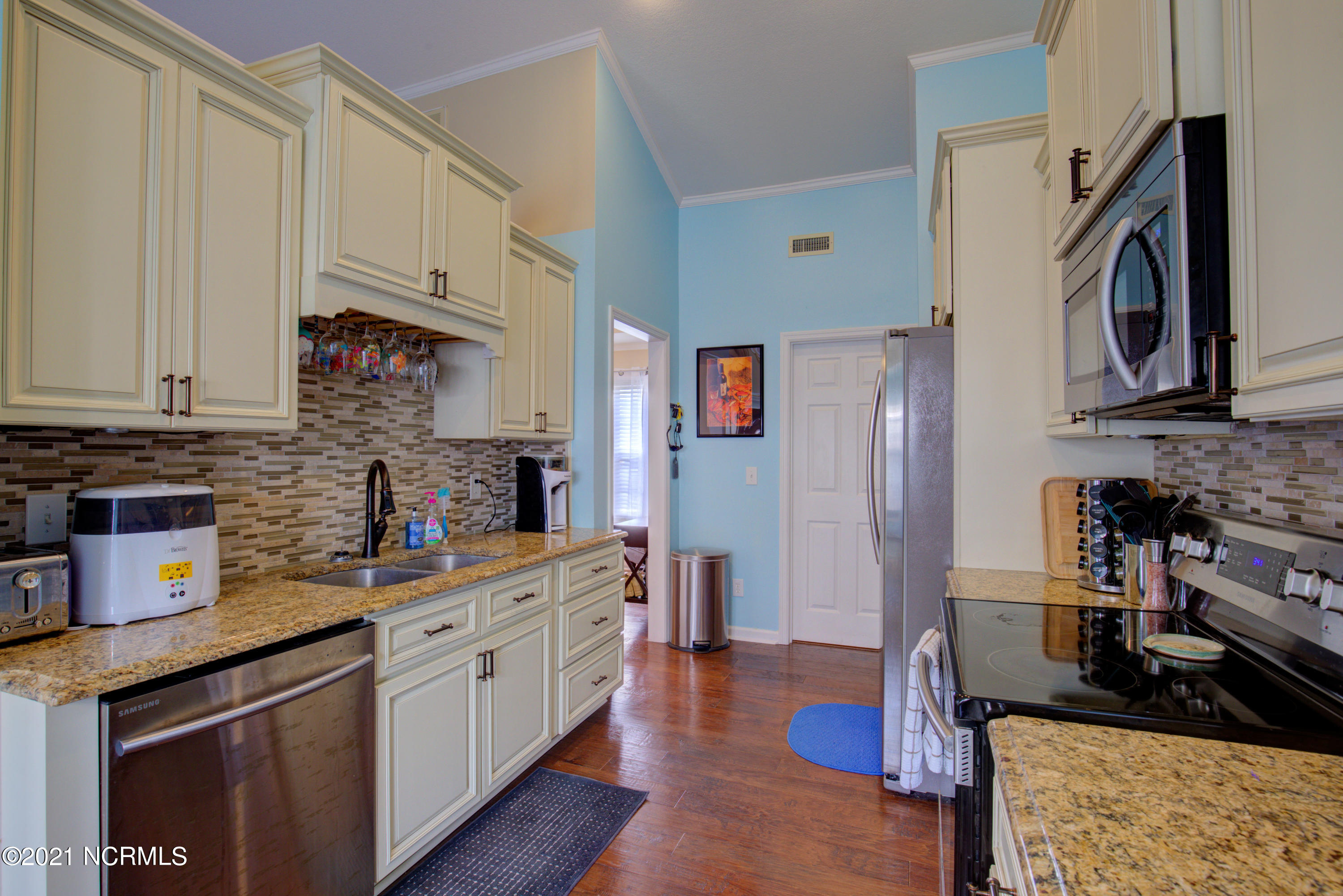 307 Dapper Dan Drive Sneads Ferry, NC 28460 - Photo 5 of 35 307 Dapper Dan - Interiors_16