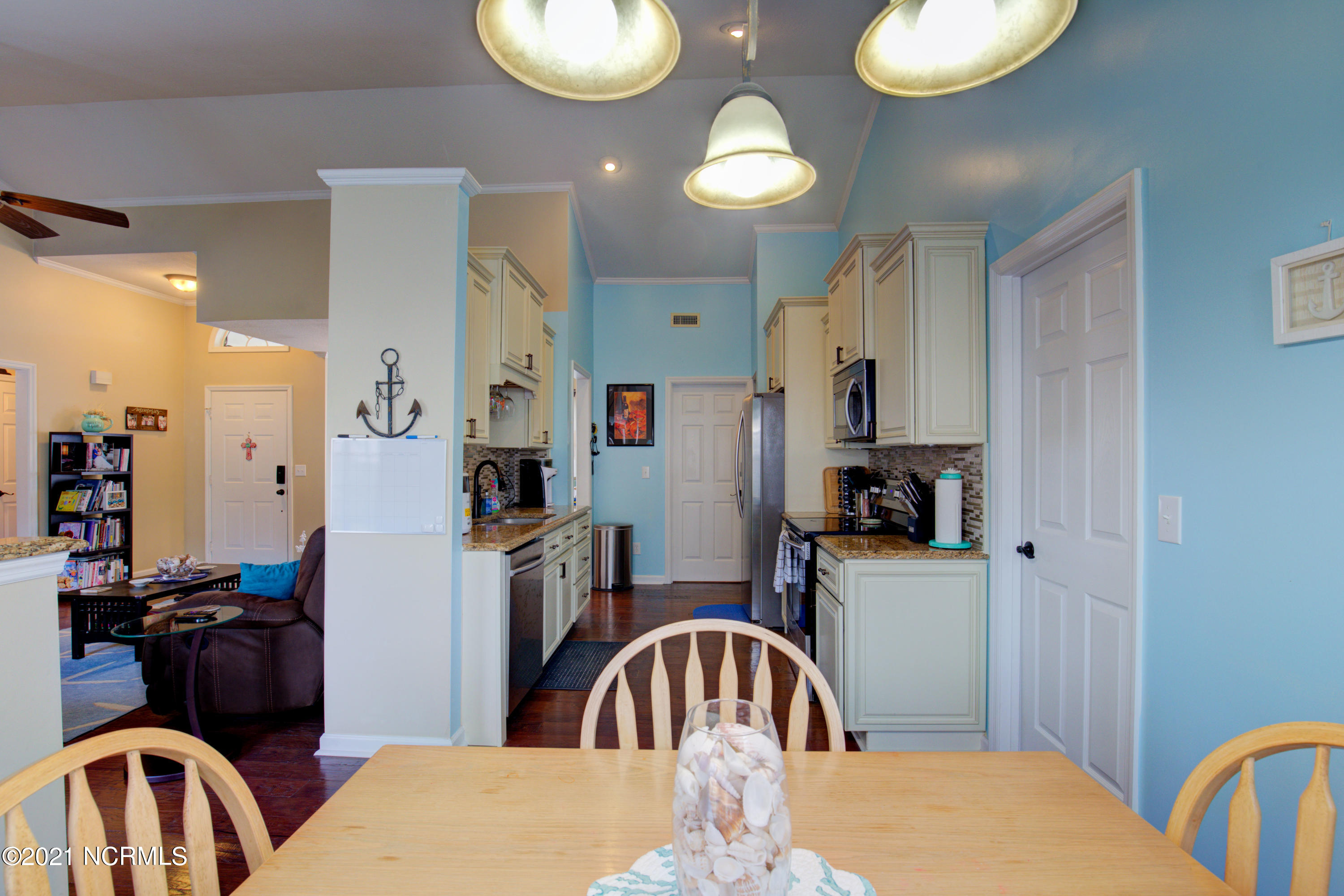 307 Dapper Dan Drive Sneads Ferry, NC 28460 - Photo 9 of 35 307 Dapper Dan - Interiors_18