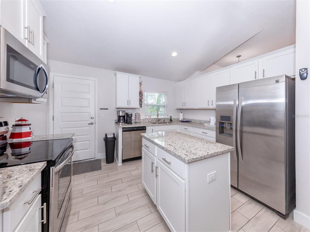 886 Euclid Road Venice, FL 34293 - Photo 14 of 73