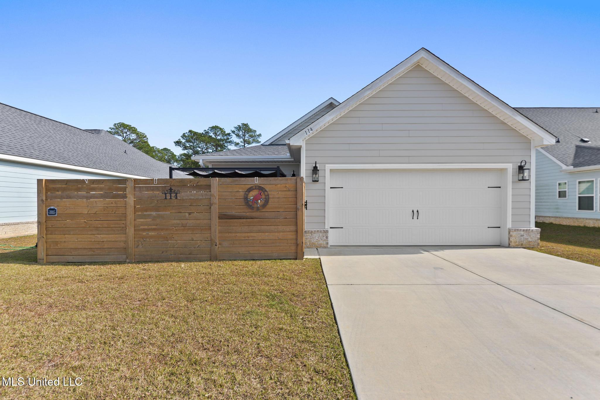 114 Everly Circle Ocean Springs, MS 39564 - Photo 3 of 24 2 Car Garage