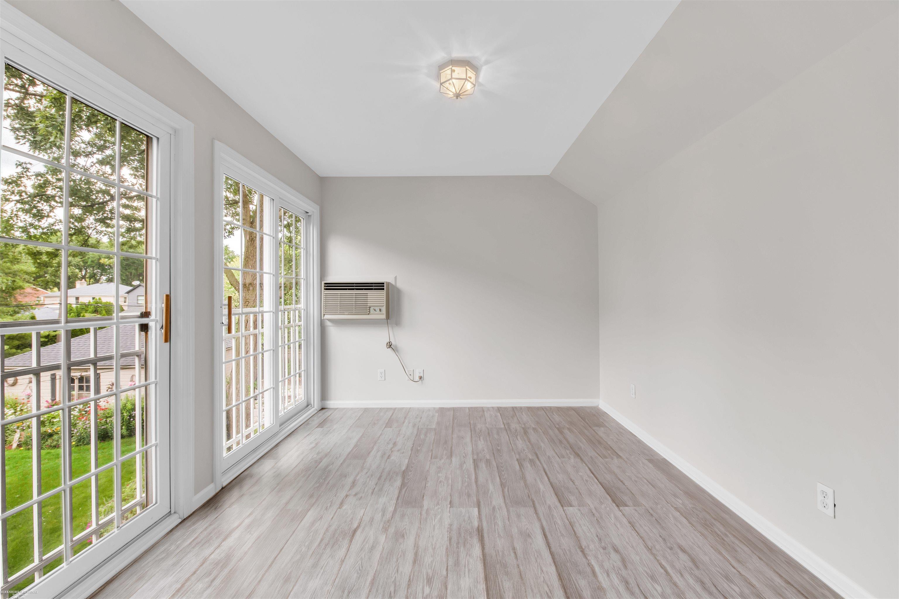 860 Neff Road Grosse Pointe, MI 48230 - Photo 9 of 30 50117572-8.JPG