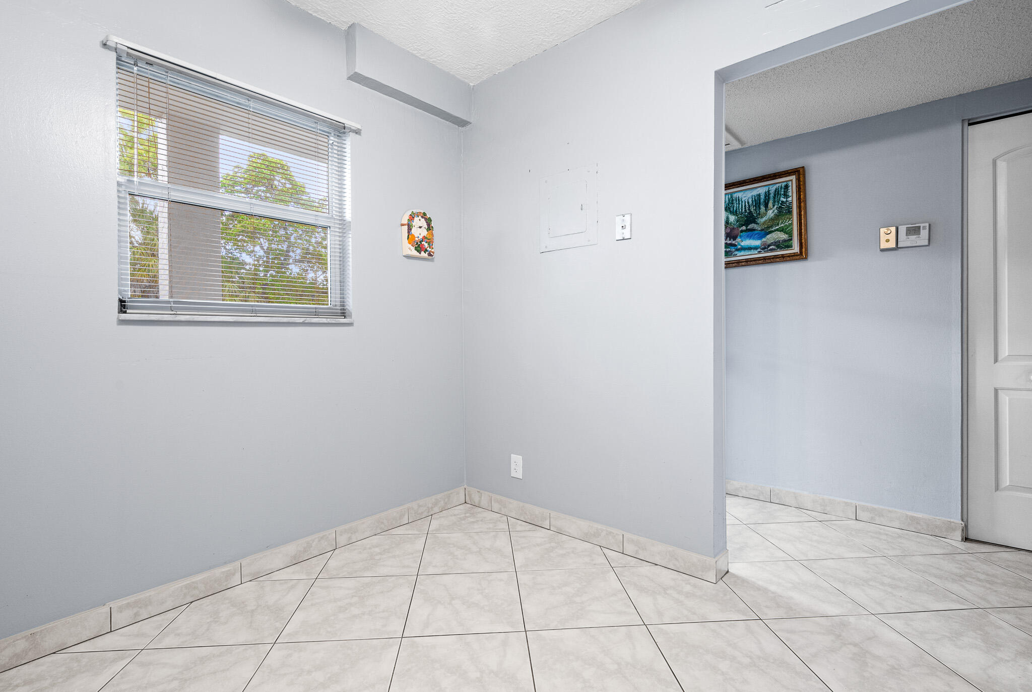 250 Northeast 20th Street, Unit 1290 Boca Raton, FL 33431 - Photo 20 of 41 an empty room with windows