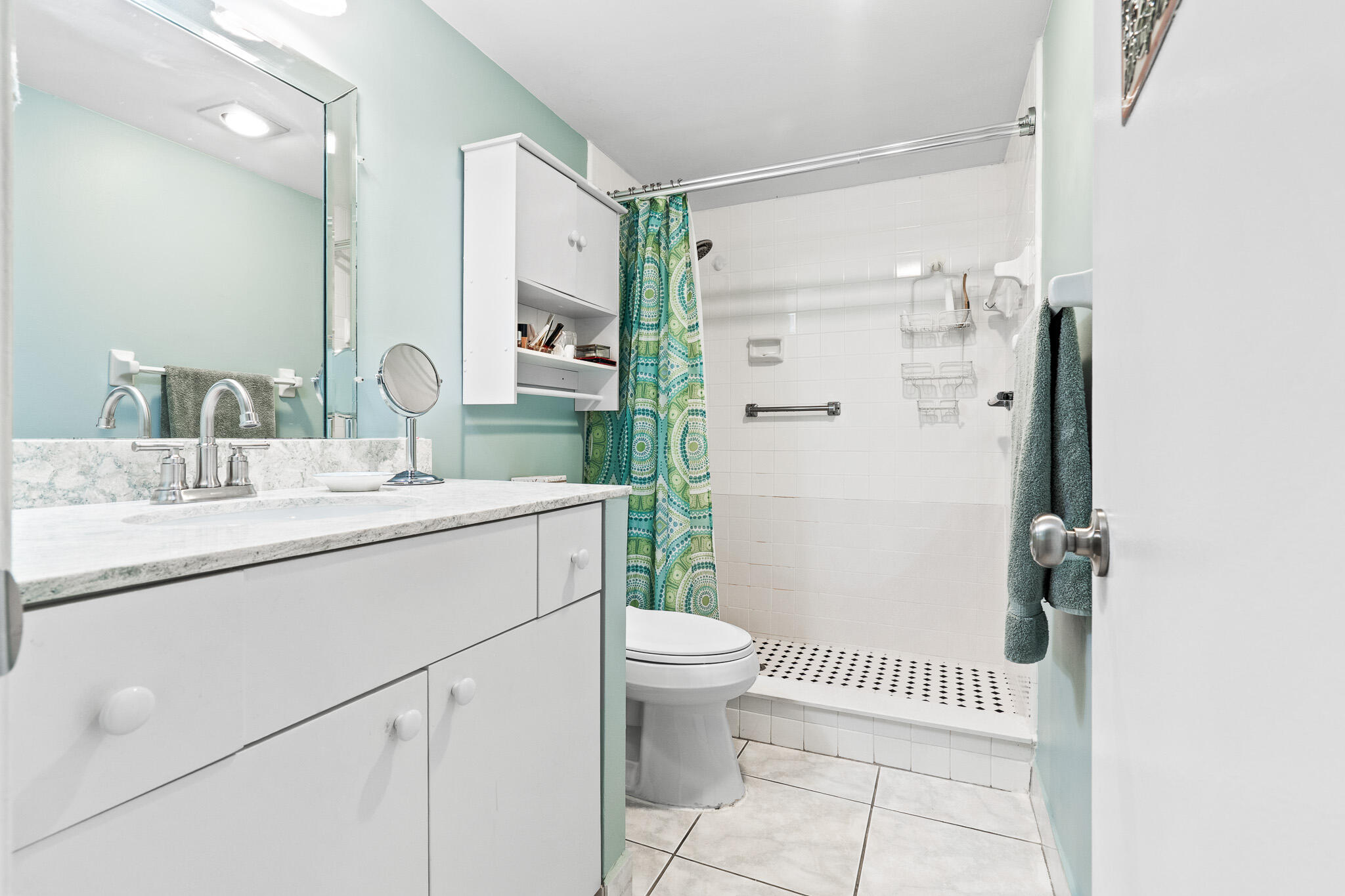 250 Northeast 20th Street, Unit 1290 Boca Raton, FL 33431 - Photo 24 of 41 a bathroom with a sink toilet and shower
