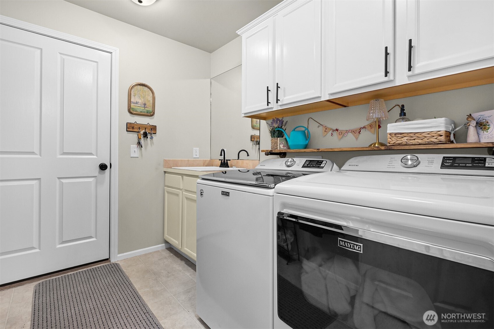 405 Jackson Court Nooksack, WA 98276 - Photo 18 of 28 a utility room with dryer and washer