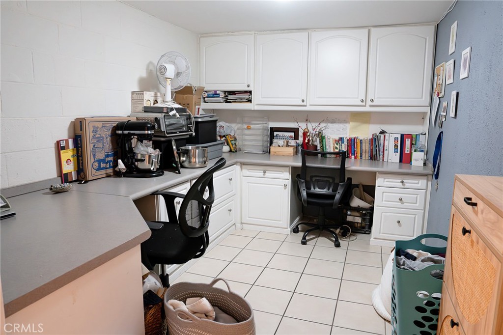 9759 Vía Roma Burbank, CA 91504 - Photo 17 of 29 Office or Storage area by the garage