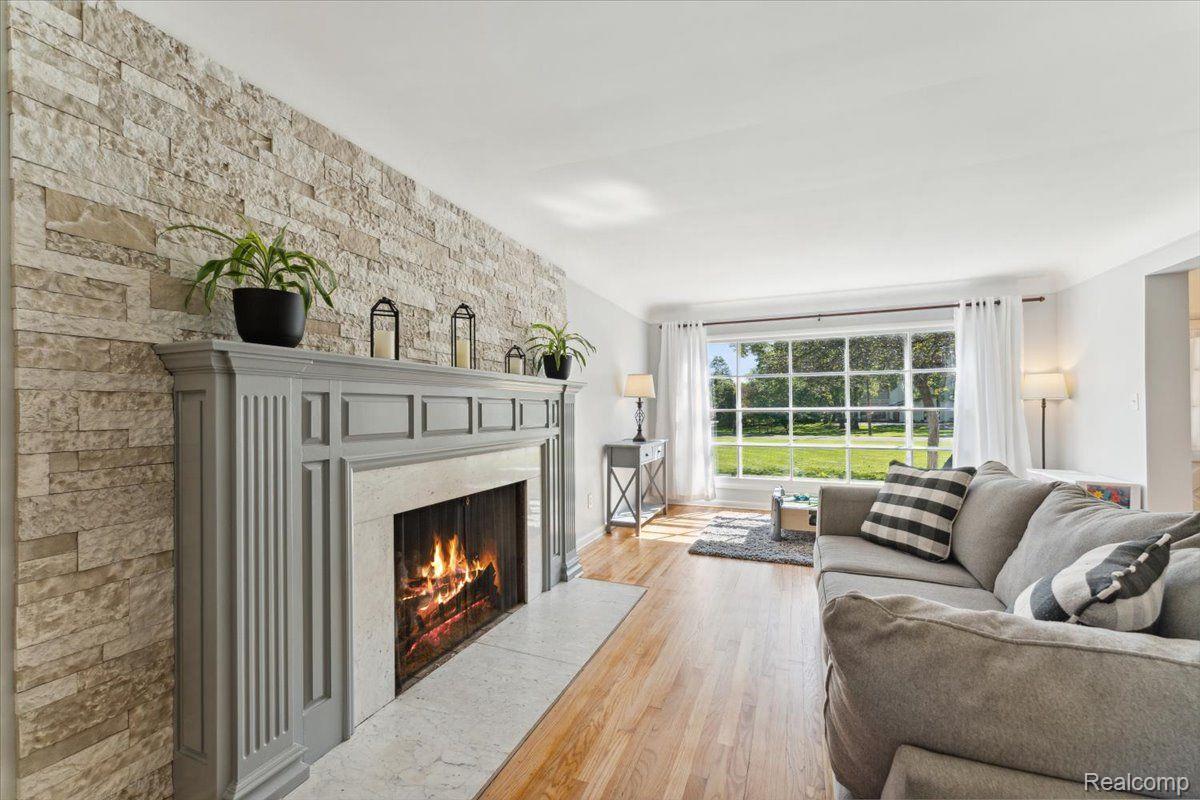 20940 Thorofare Road Grosse Ile, MI 48138 - Photo 7 of 56 Fireplace in Living Room