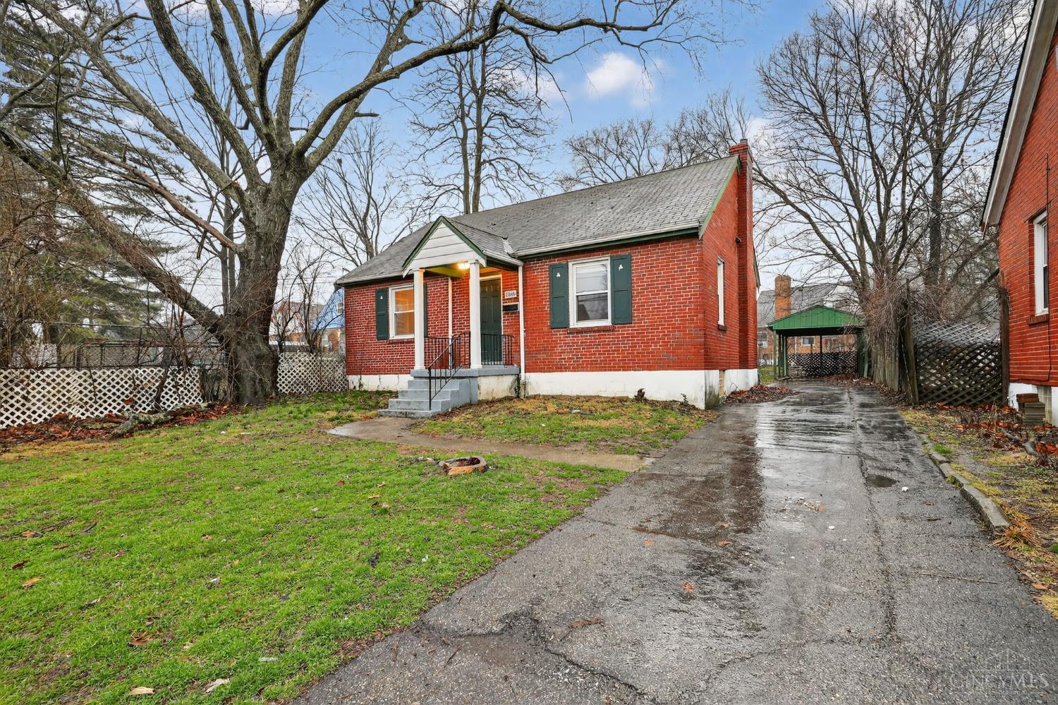 1166 Groesbeck Road Cincinnati, OH 45224 - Photo 3 of 33