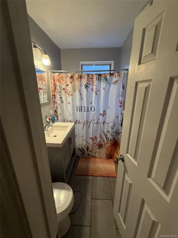 $699,999 | 443 Howe Avenue | Castle Hill