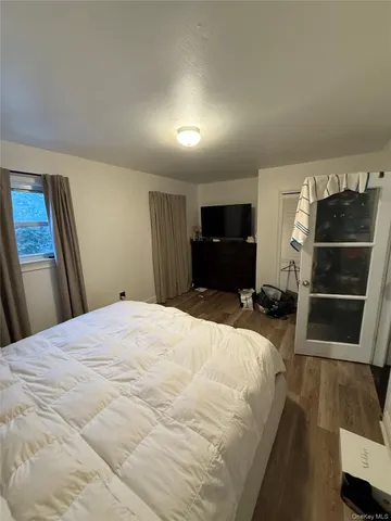 $699,999 | 443 Howe Avenue | Castle Hill