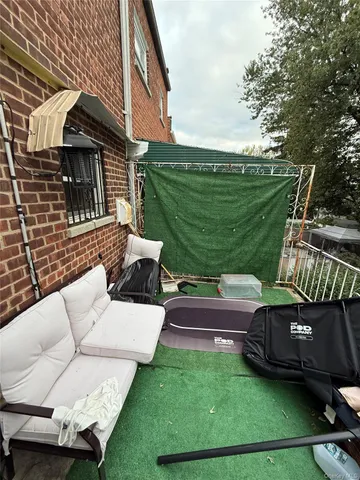 $699,999 | 443 Howe Avenue | Castle Hill