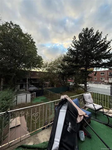 $699,999 | 443 Howe Avenue | Castle Hill