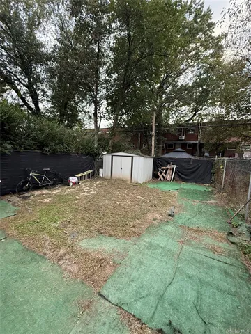 $699,999 | 443 Howe Avenue | Castle Hill