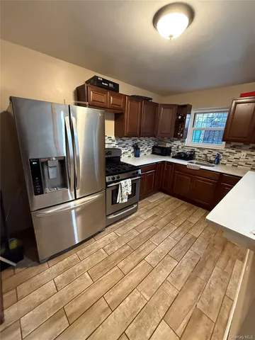 $699,999 | 443 Howe Avenue | Castle Hill