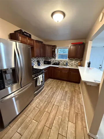 $699,999 | 443 Howe Avenue | Castle Hill