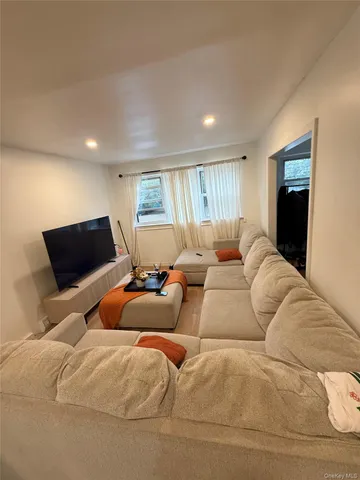 $699,999 | 443 Howe Avenue | Castle Hill