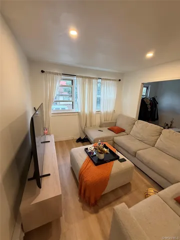 $699,999 | 443 Howe Avenue | Castle Hill