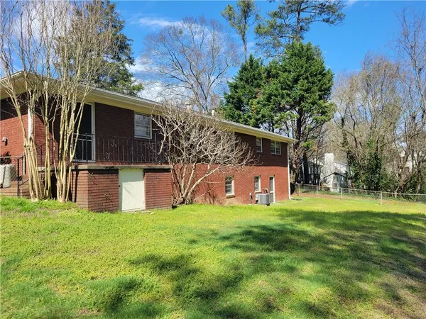 $2,795 | 3009 Caldwell Road Northeast, Brookhaven, GA 30319