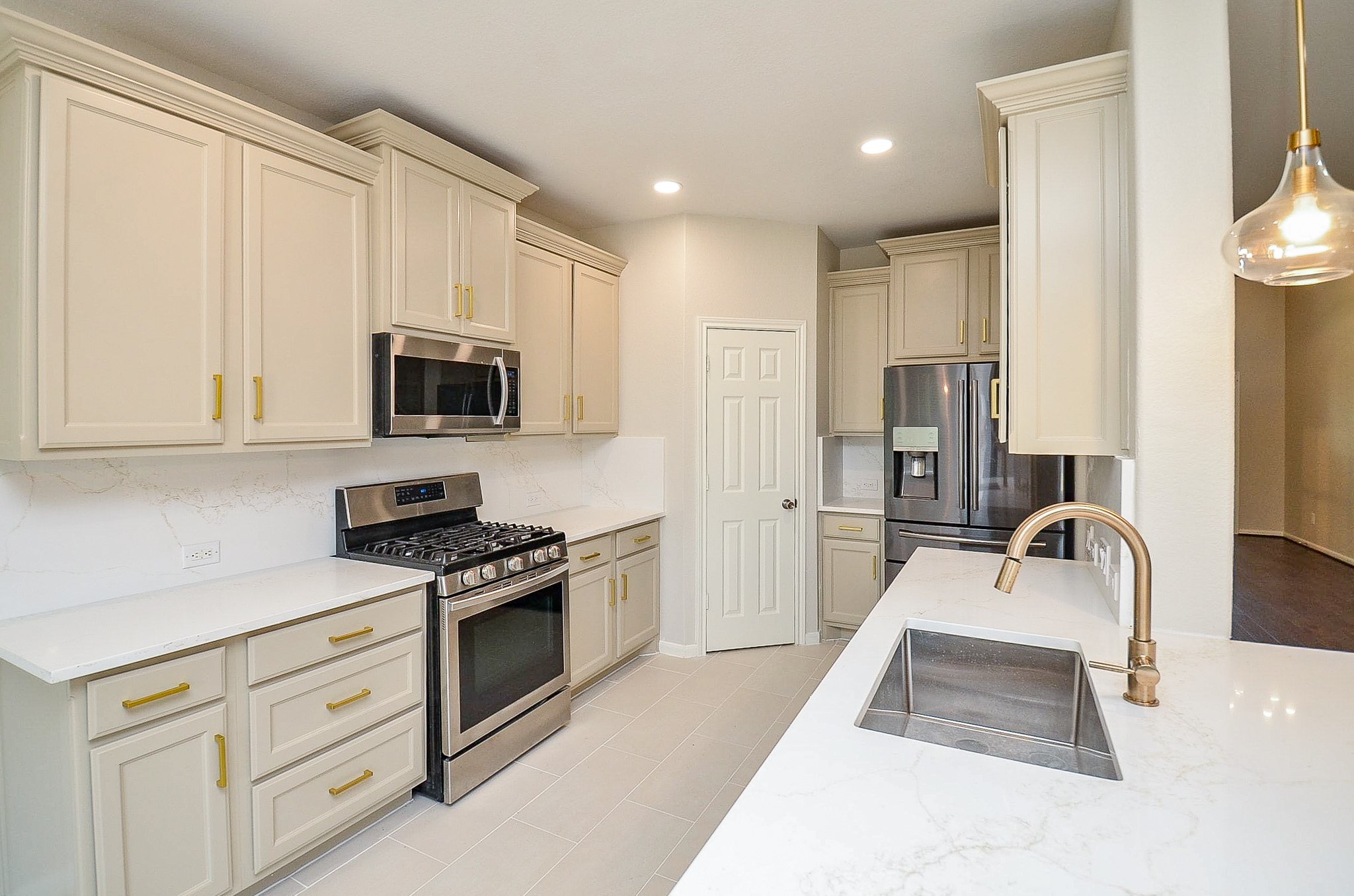 35 South Marshside Place Spring, TX 77389 - Photo 10 of 20 Gallery Image 10