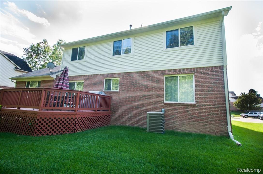 2825 Long Meadow Lane Rochester, MI 48307 - Photo 50 of 58 LongMeadowLn_2825_Back_05.jpg
