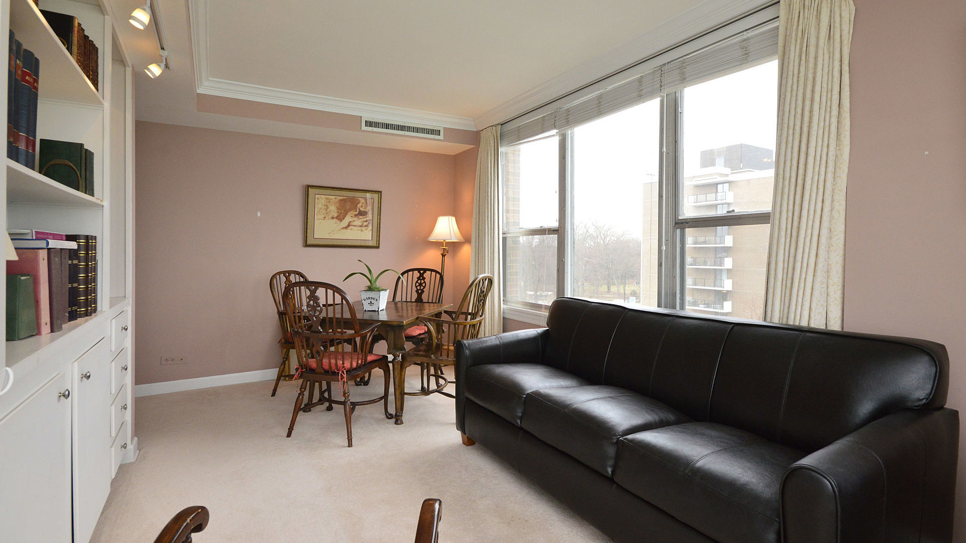 1616 Sheridan Road, Unit 7A Wilmette, IL 60091 - Photo 14 of 22 a living room with furniture and large windows
