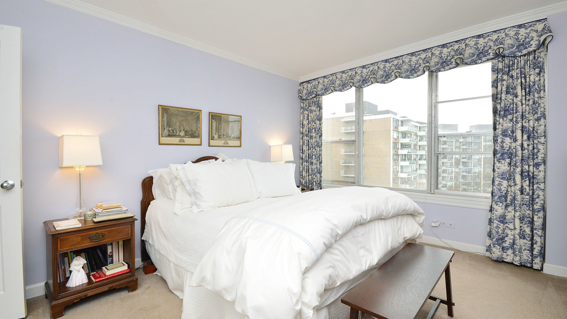 1616 Sheridan Road, Unit 7A Wilmette, IL 60091 - Photo 17 of 22 a bedroom with a bed and a large window