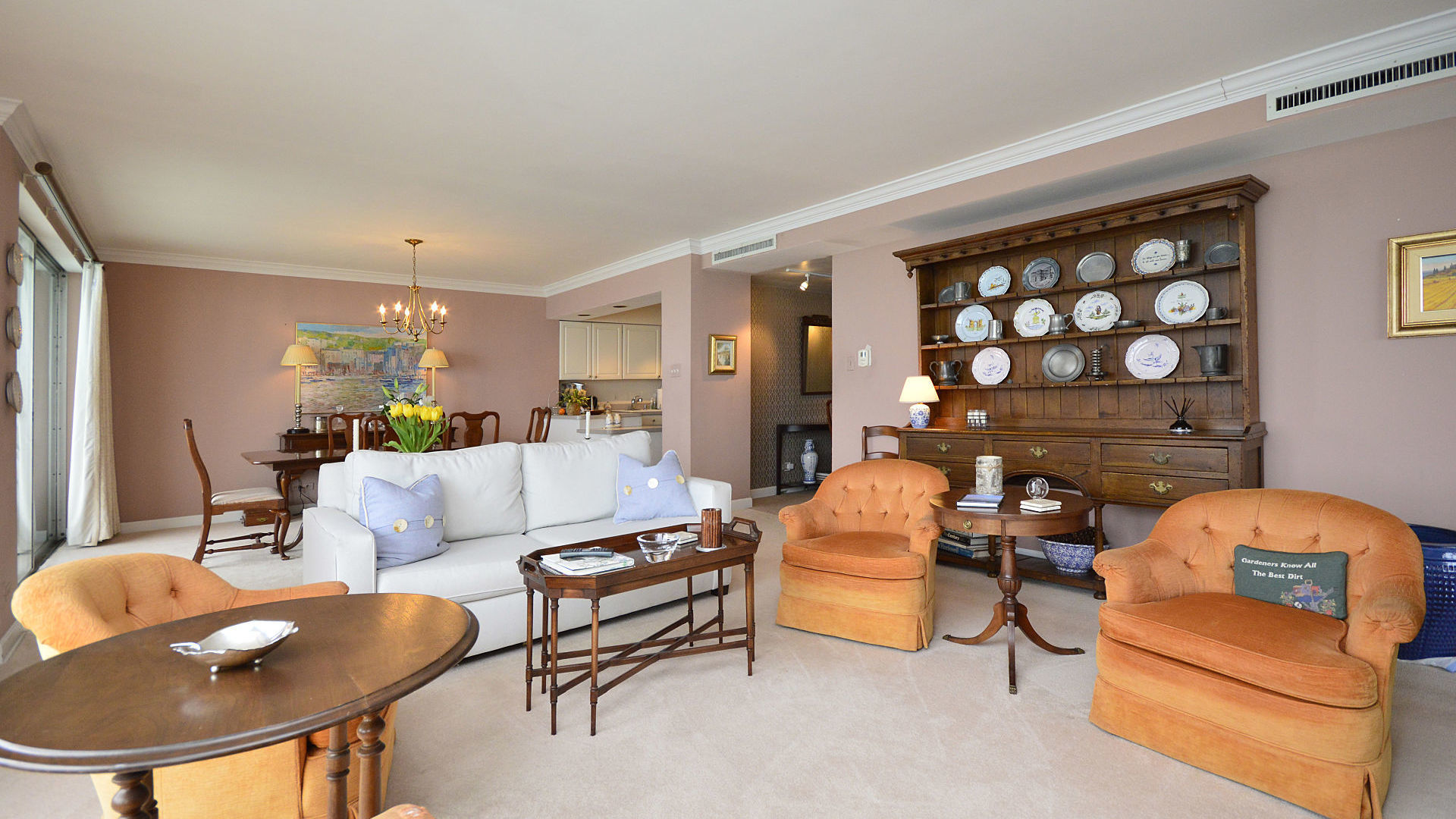 1616 Sheridan Road, Unit 7A Wilmette, IL 60091 - Photo 6 of 22 a living room with furniture and a dining table