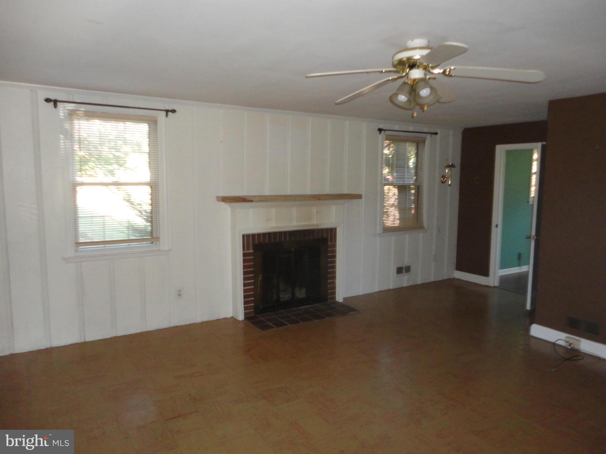 1439 Providence Road Baltimore, MD 21286 - Photo 2 of 14 Family Room