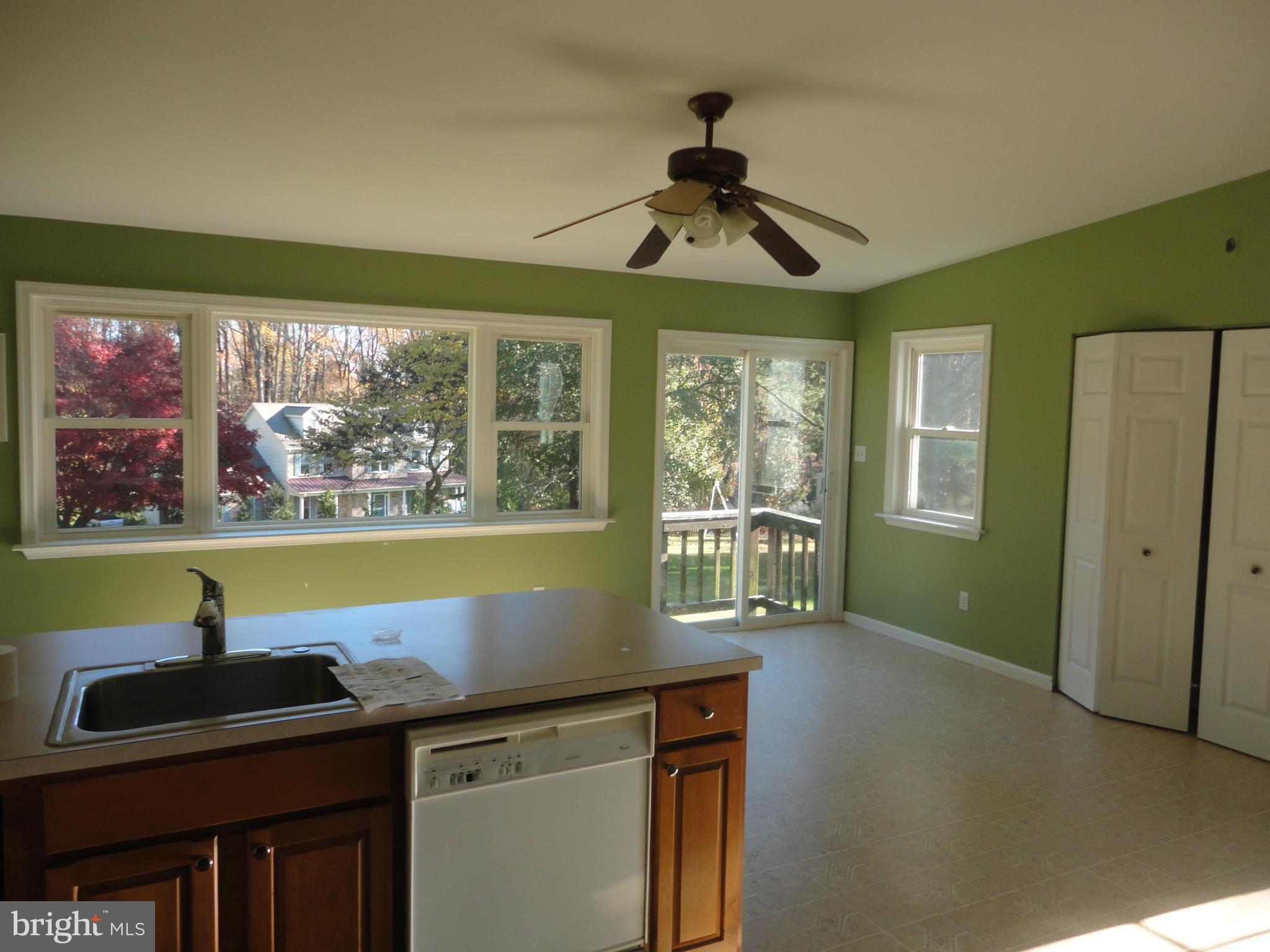 1439 Providence Road Baltimore, MD 21286 - Photo 4 of 14 Family Room