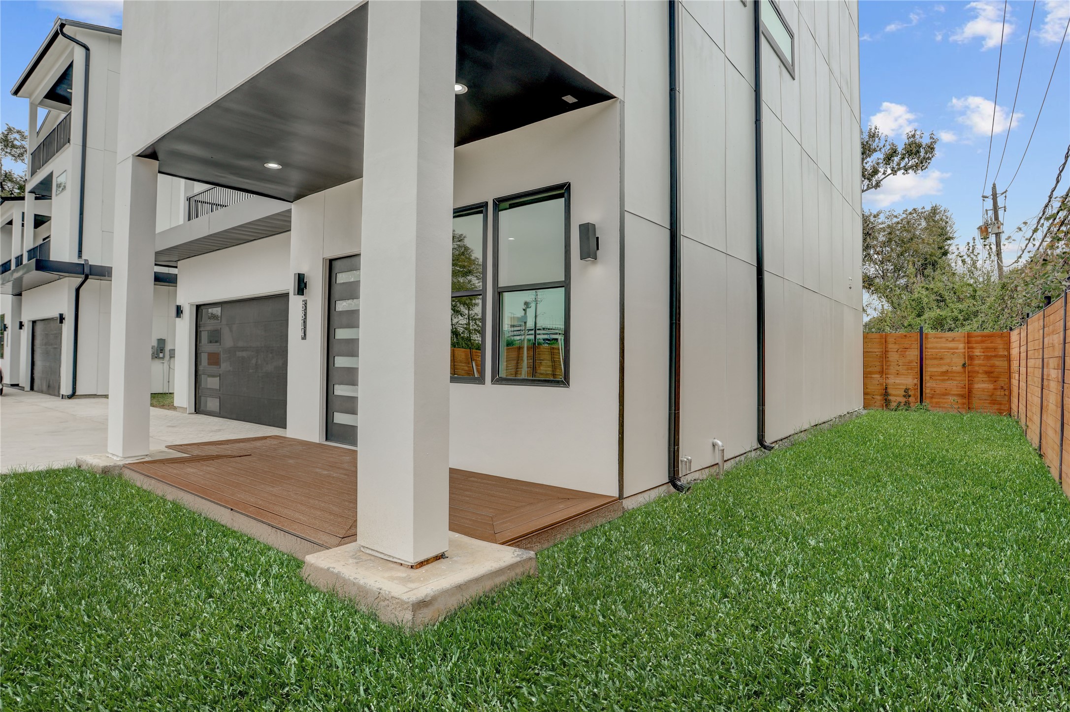 6814 Hartland Street Houston, TX 77055 - Photo 2 of 50 Wide-open, securely fenced yard, open only to the gated community.