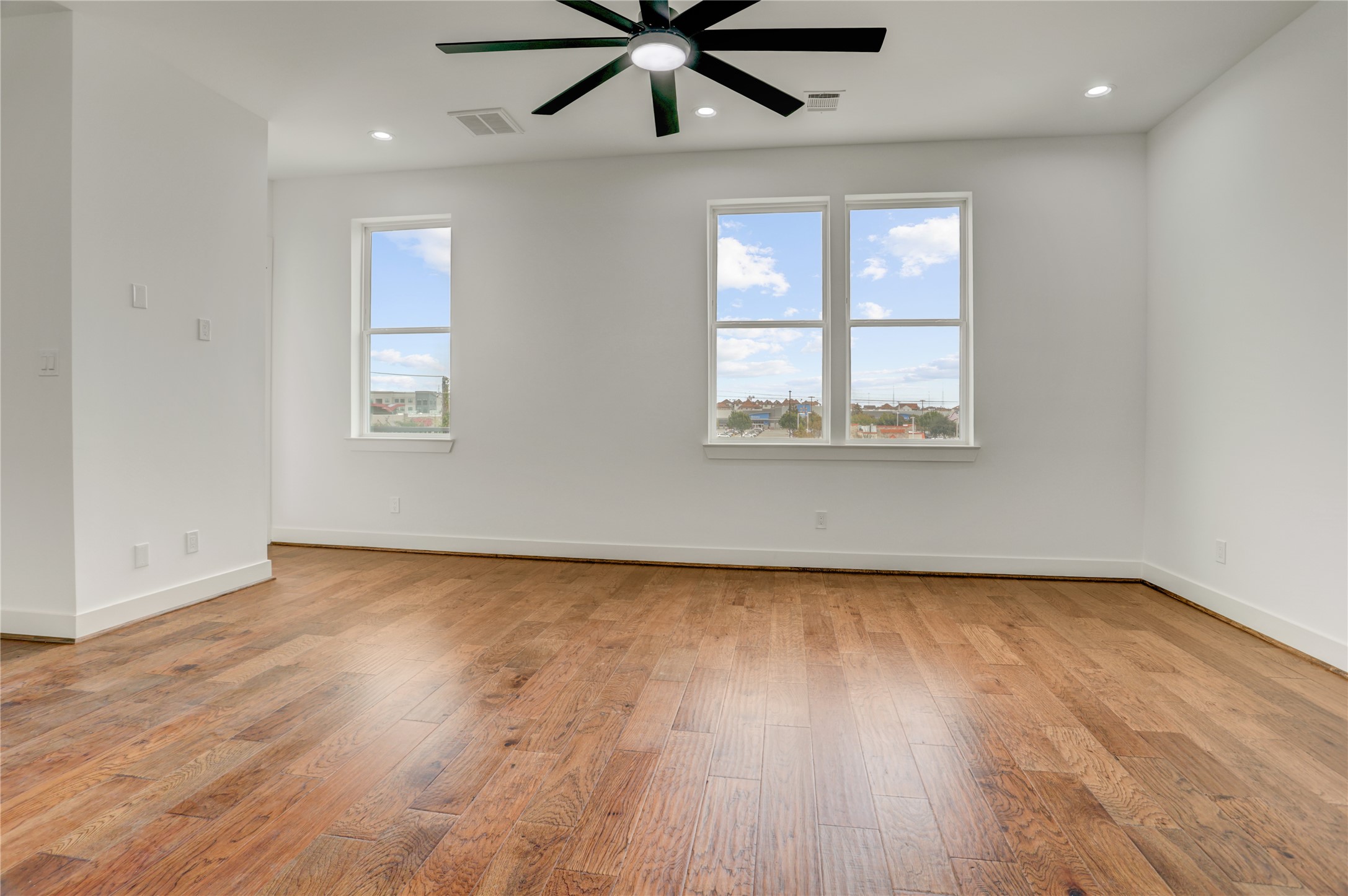6814 Hartland Street Houston, TX 77055 - Photo 34 of 50 Primary suite (i) is really spacious with endless possibilities