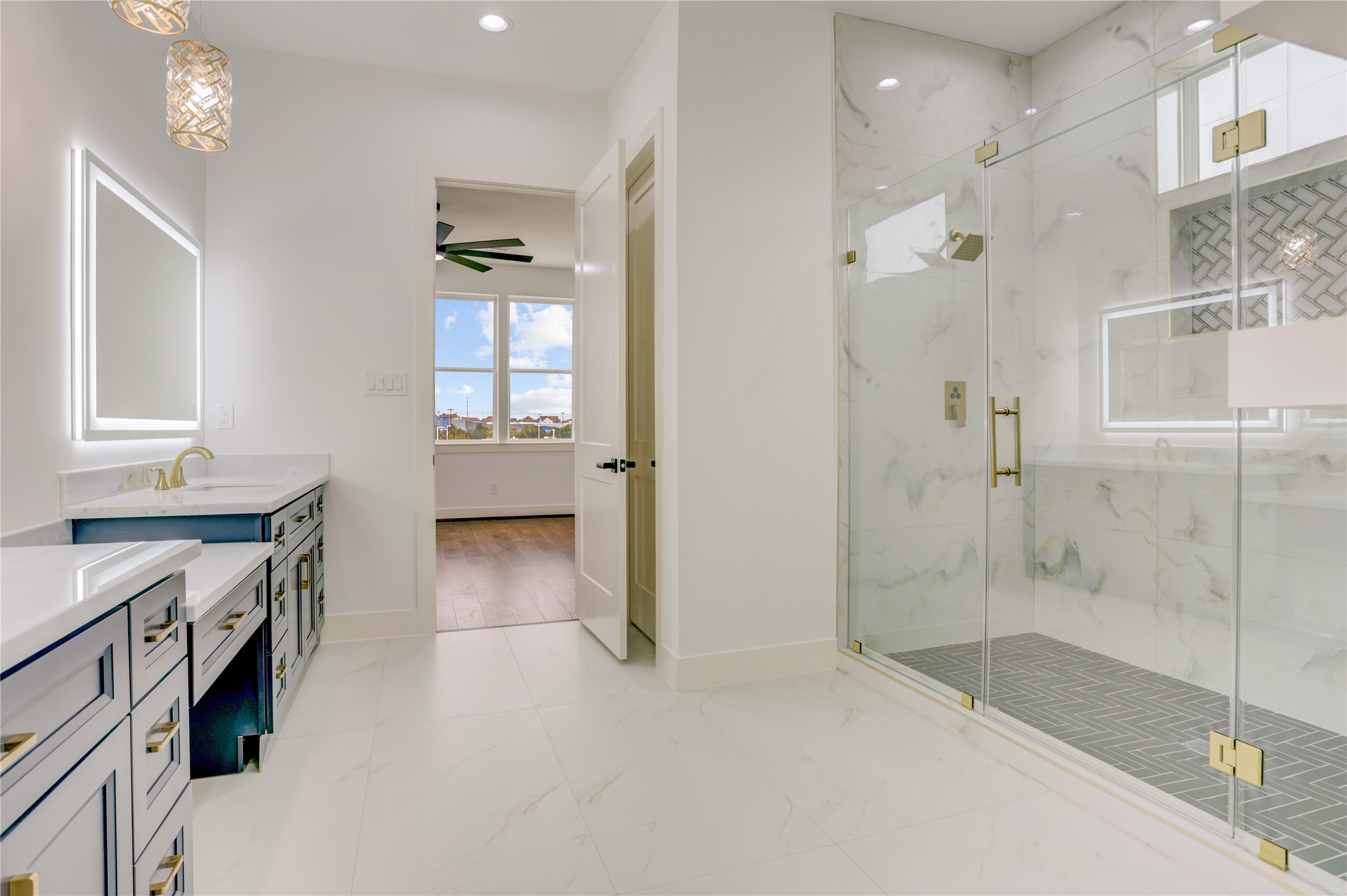 6814 Hartland Street Houston, TX 77055 - Photo 40 of 50 Primary bath