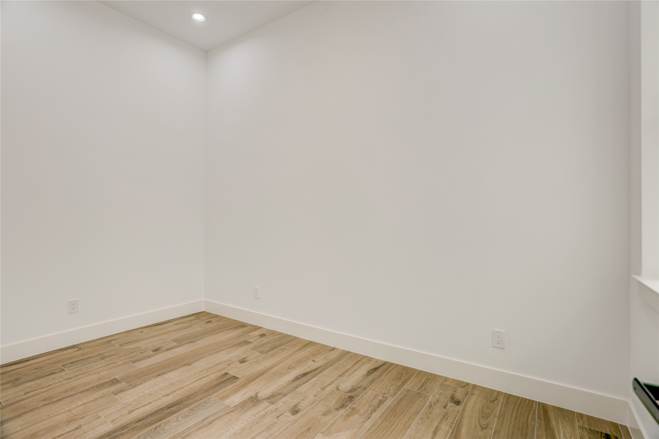 6814 Hartland Street Houston, TX 77055 - Photo 8 of 50 Bed room 1 (BR 1) - Smaller at 13x8 but has a full bath