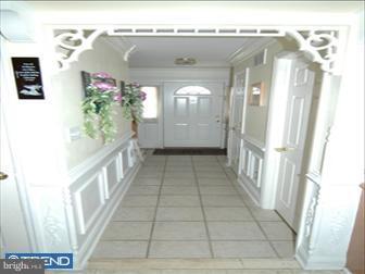 402 Martins Road Sinking Spring, PA 19608 - Photo 3 of 12 Foyer